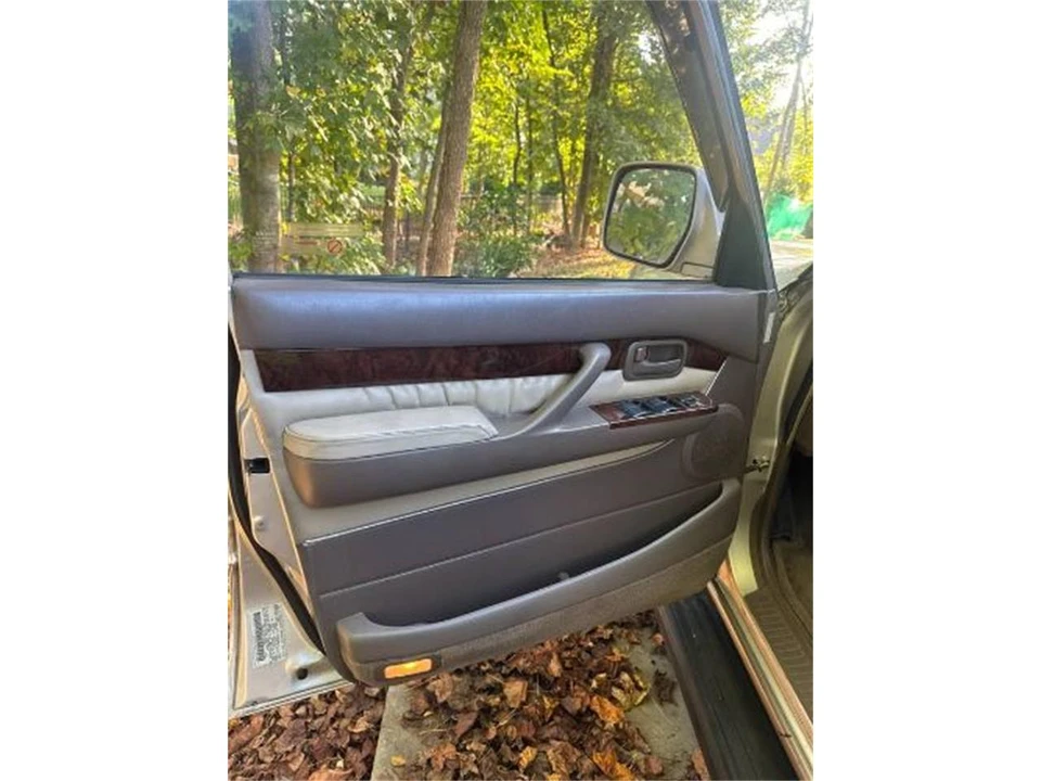 1996 Lexus LX 1st Gen - Image 11 of 16