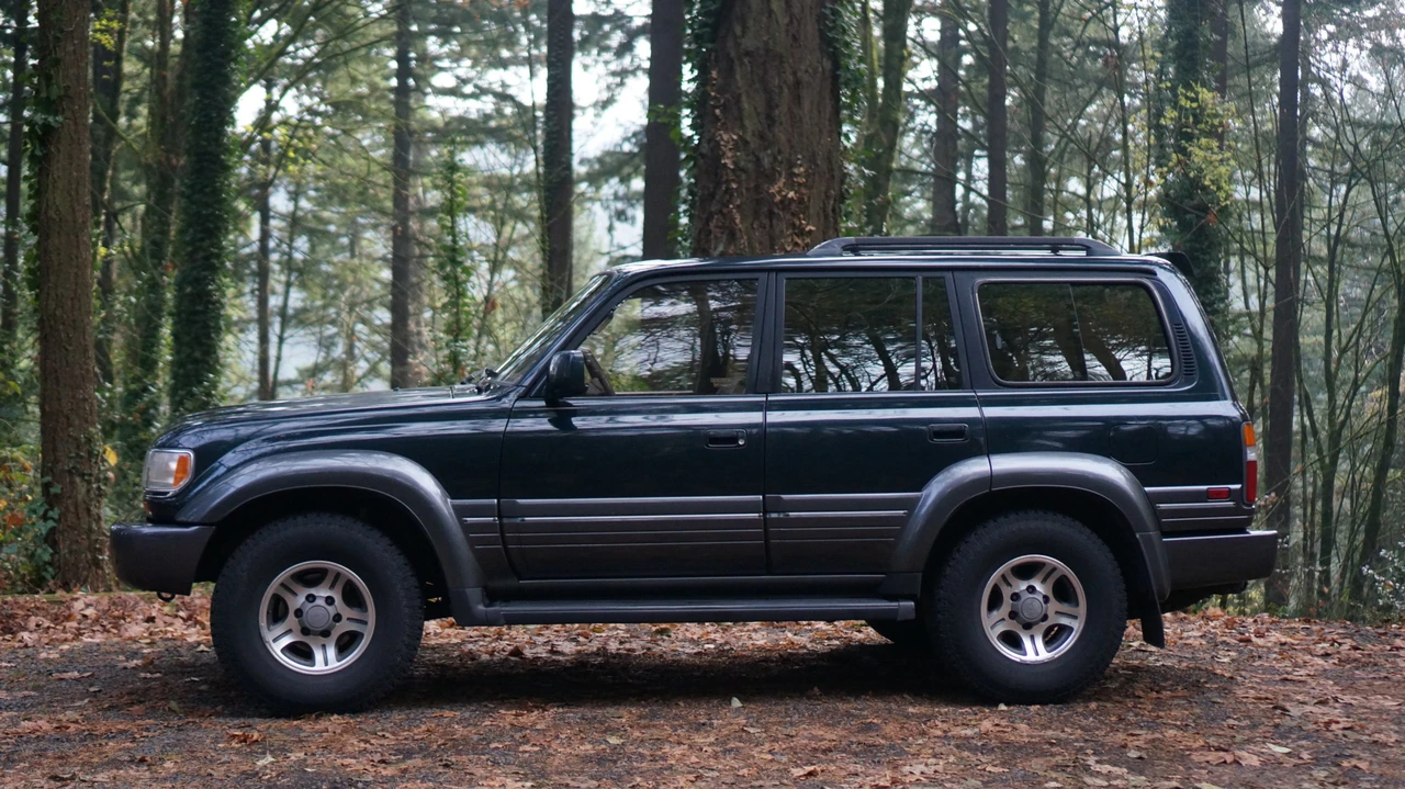 1996 Lexus LX 1st Gen - Image 5 of 31