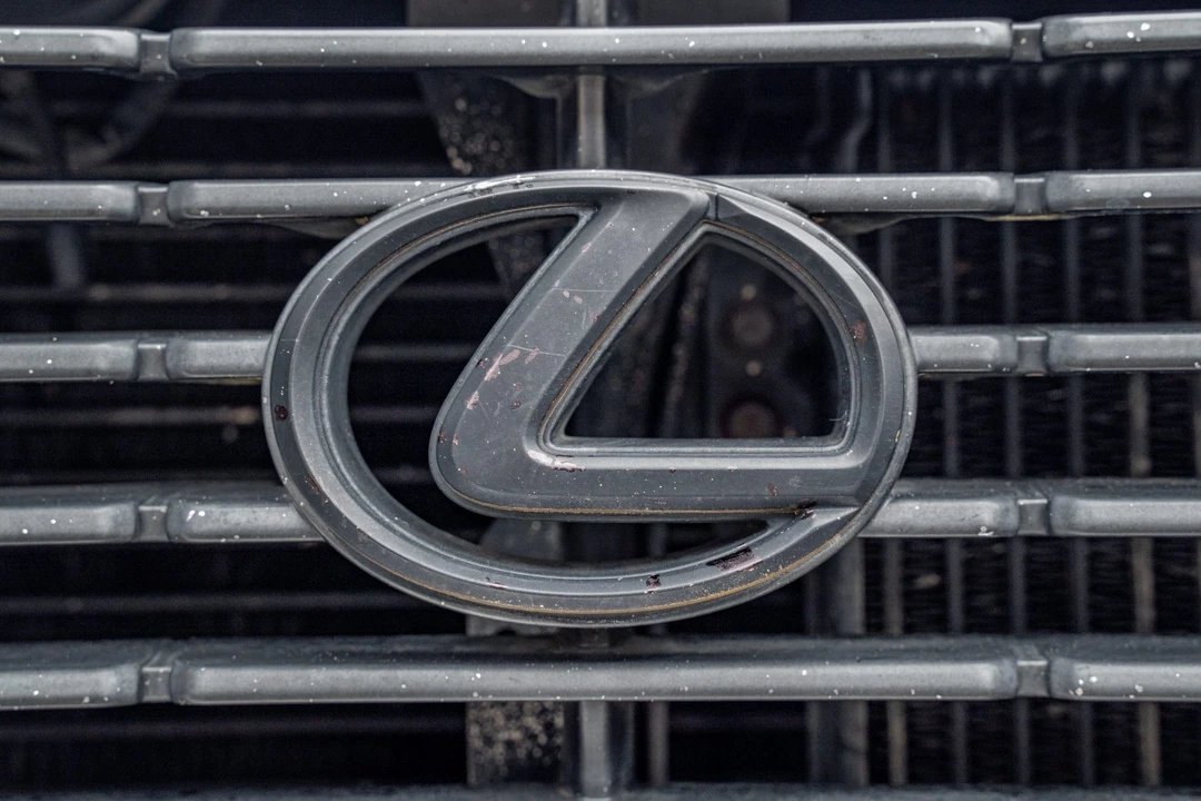 1996 Lexus LX 1st Gen - Image 13 of 31