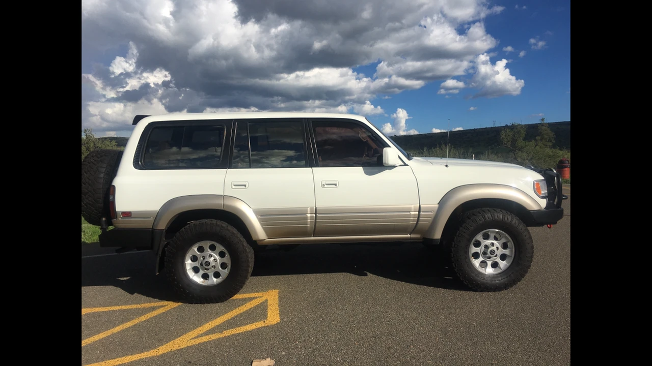 1996 Lexus LX 1st Gen - Image 28 of 31