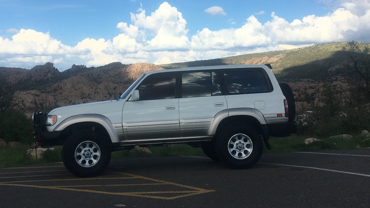 1996 Lexus LX 1st Gen - Image 17 of 31