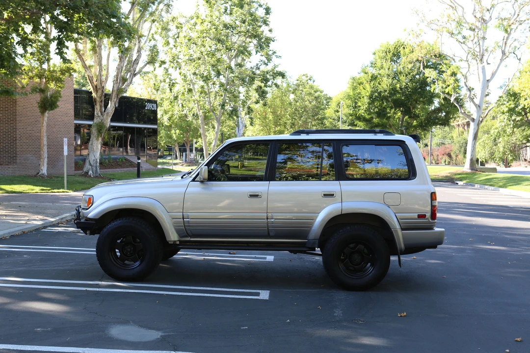 1996 Lexus LX 1st Gen - Image 25 of 31