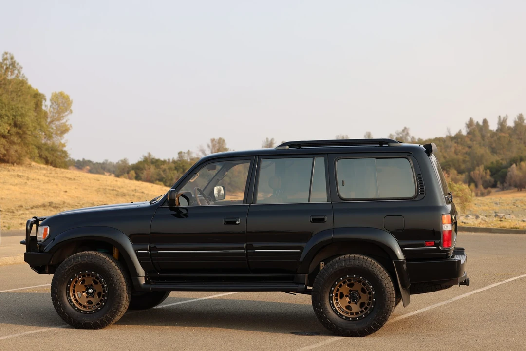 1996 Lexus LX 1st Gen - Image 25 of 31