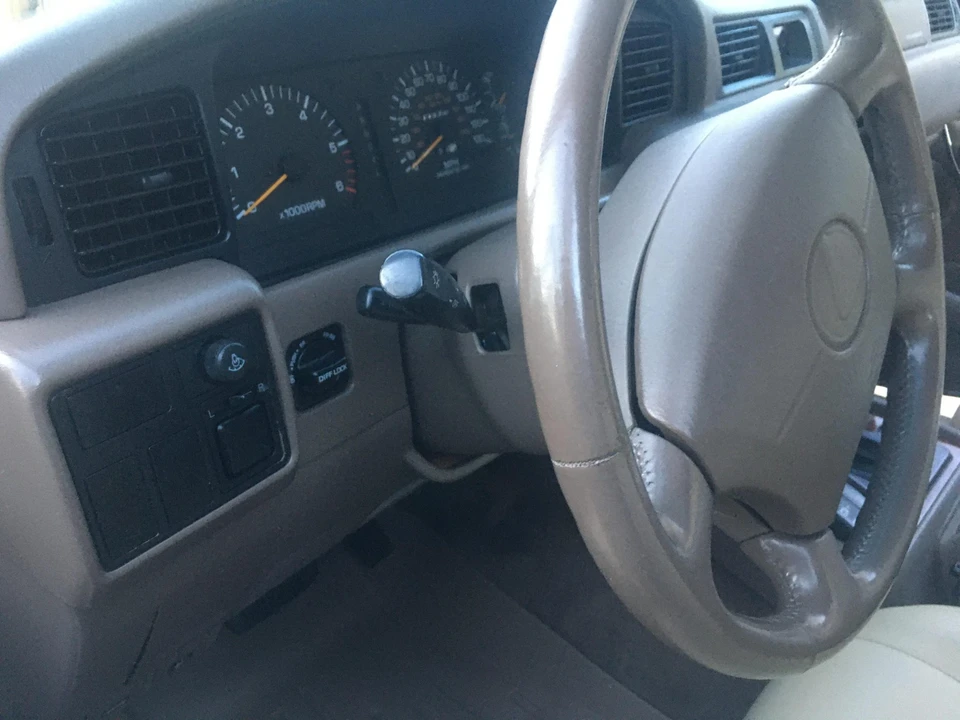 1996 Lexus LX 1st Gen - Image 24 of 31