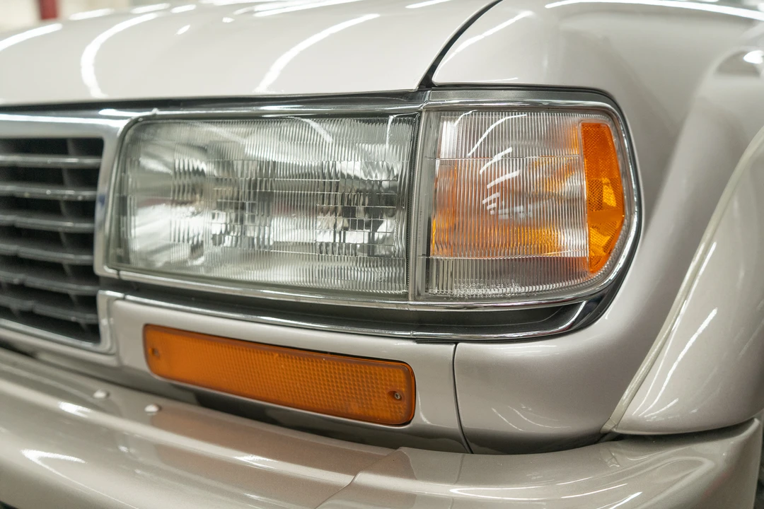 1996 Lexus LX 1st Gen - Image 14 of 31