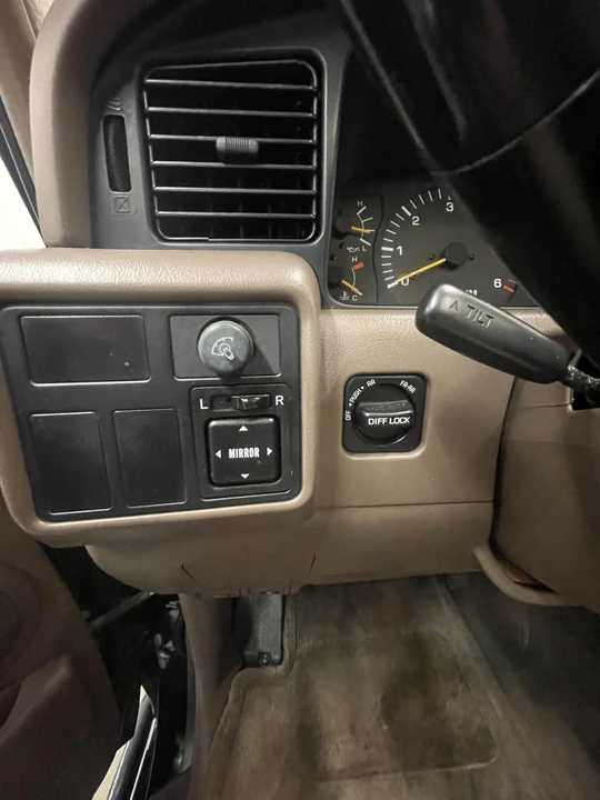 1996 Lexus LX 1st Gen - Image 23 of 31