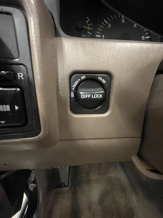 1996 Lexus LX 1st Gen - Image 24 of 31
