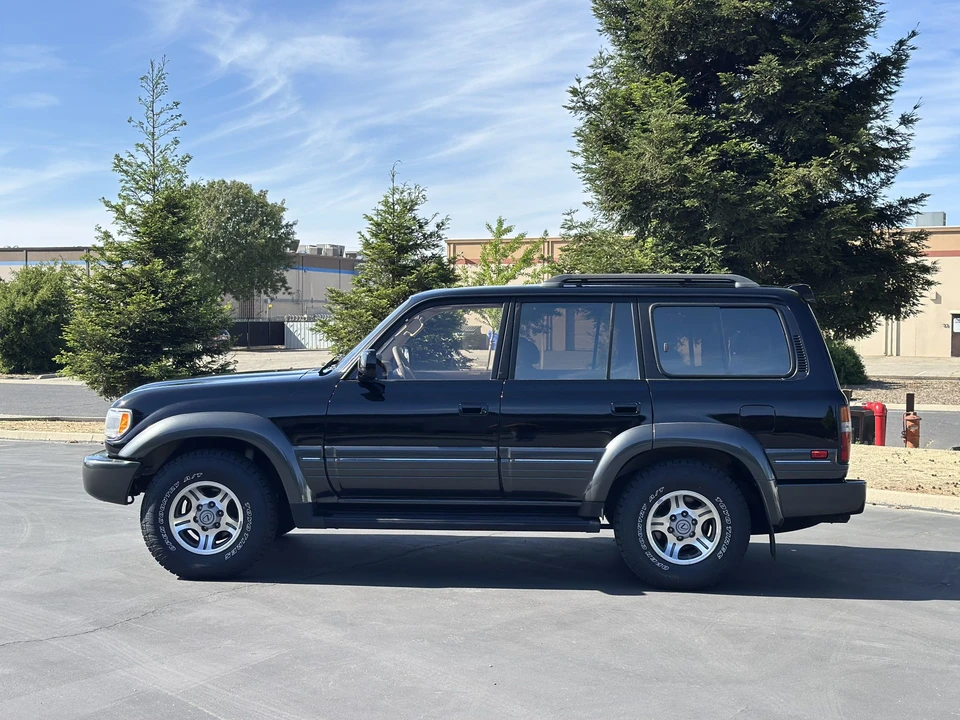 1996 Lexus LX 1st Gen - Image 9 of 31