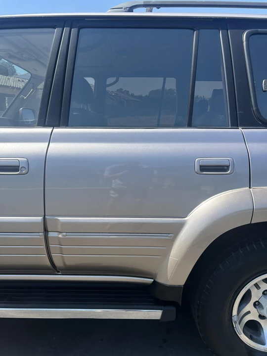 1996 Lexus LX 1st Gen - Image 17 of 31