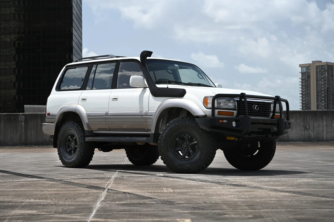 1996 Lexus LX 1st Gen - Image 9 of 31