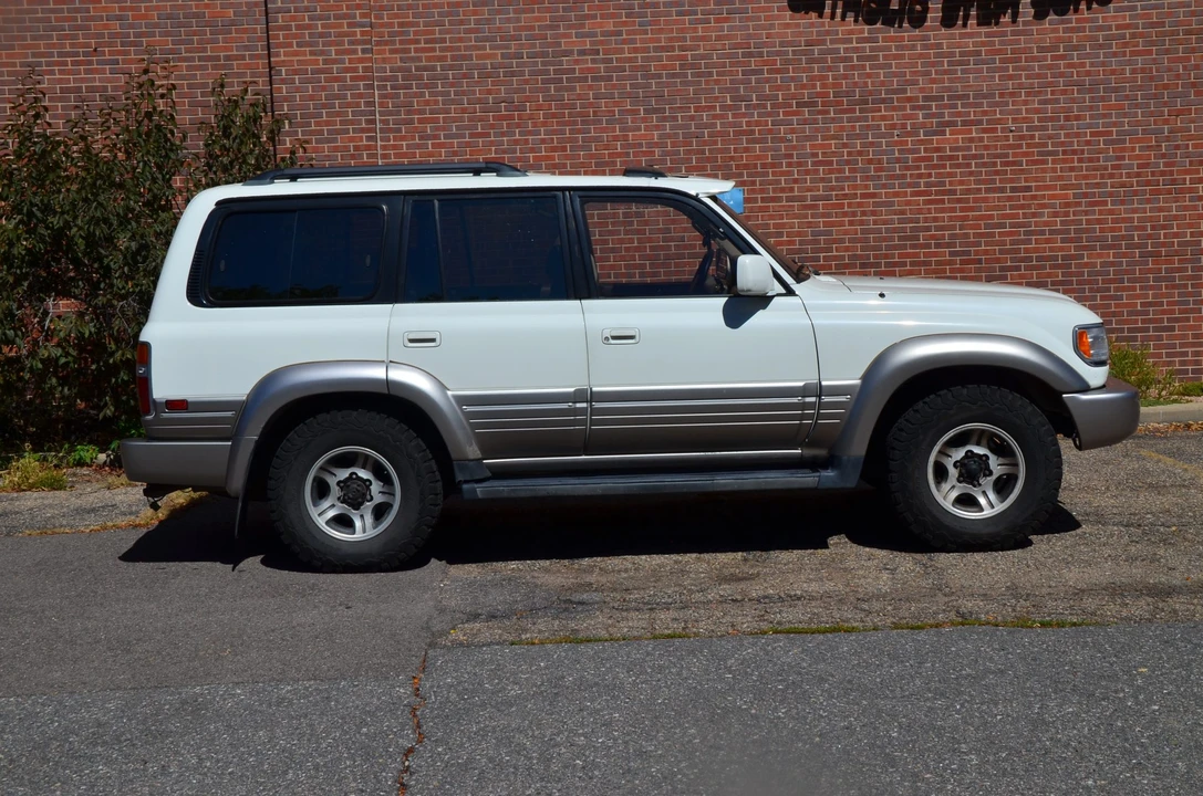 1996 Lexus LX 1st Gen - Image 4 of 31