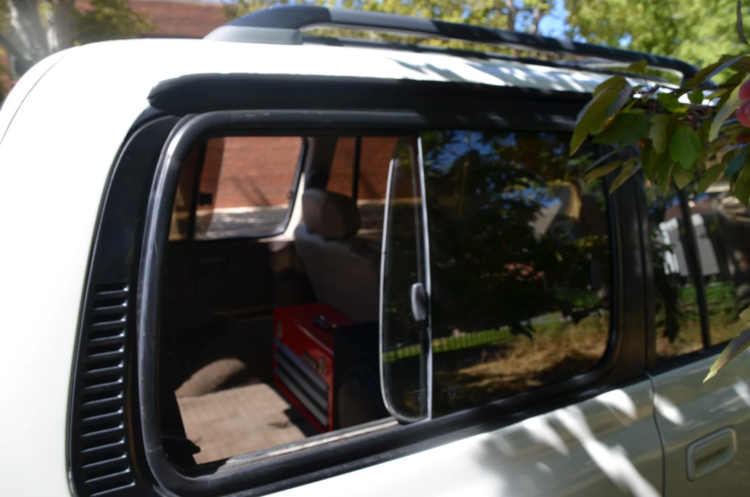 1996 Lexus LX 1st Gen - Image 22 of 31