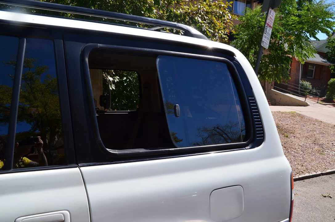 1996 Lexus LX 1st Gen - Image 23 of 31