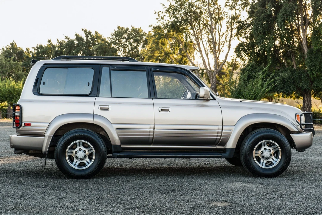 1996 Lexus LX 1st Gen - Image 5 of 31
