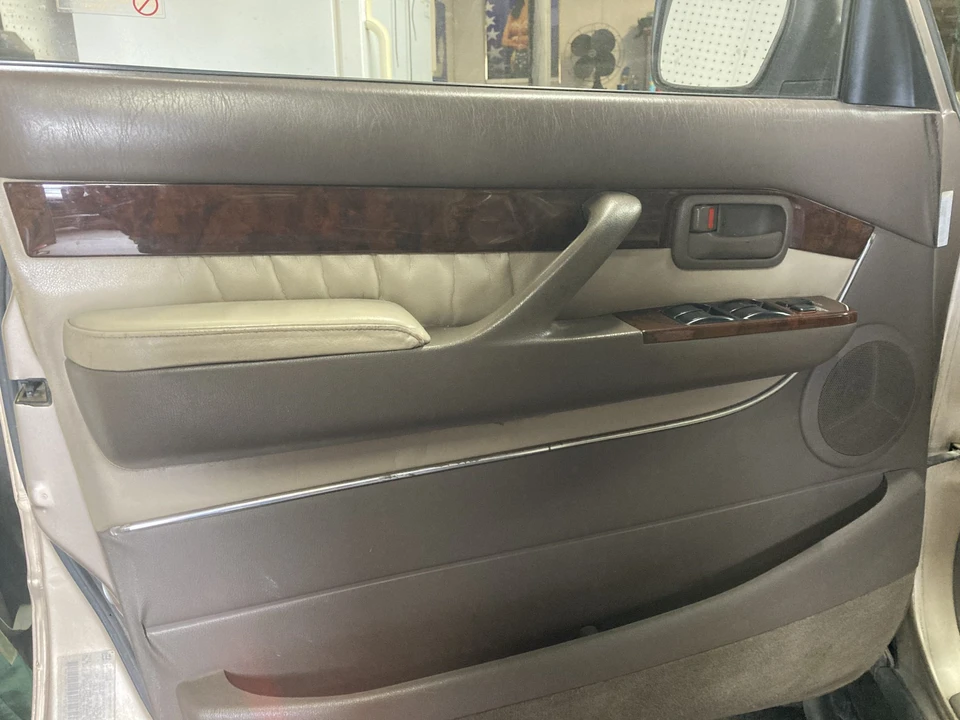 1996 Lexus LX 1st Gen - Image 29 of 31