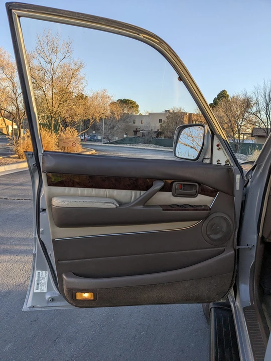 1996 Lexus LX 1st Gen - Image 28 of 31