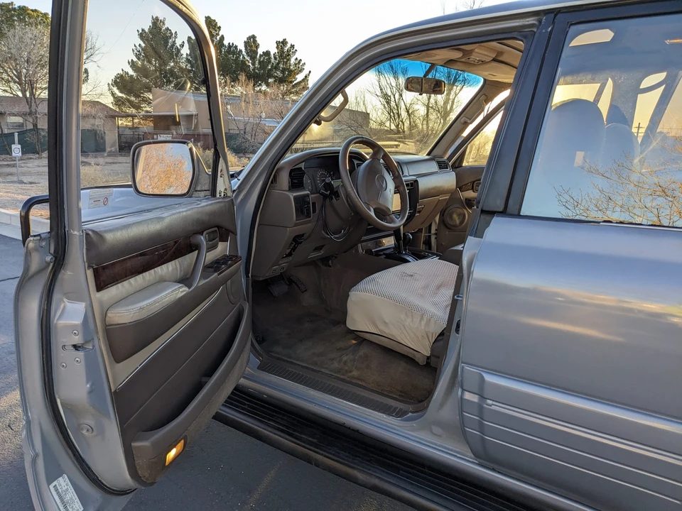 1996 Lexus LX 1st Gen - Image 27 of 31