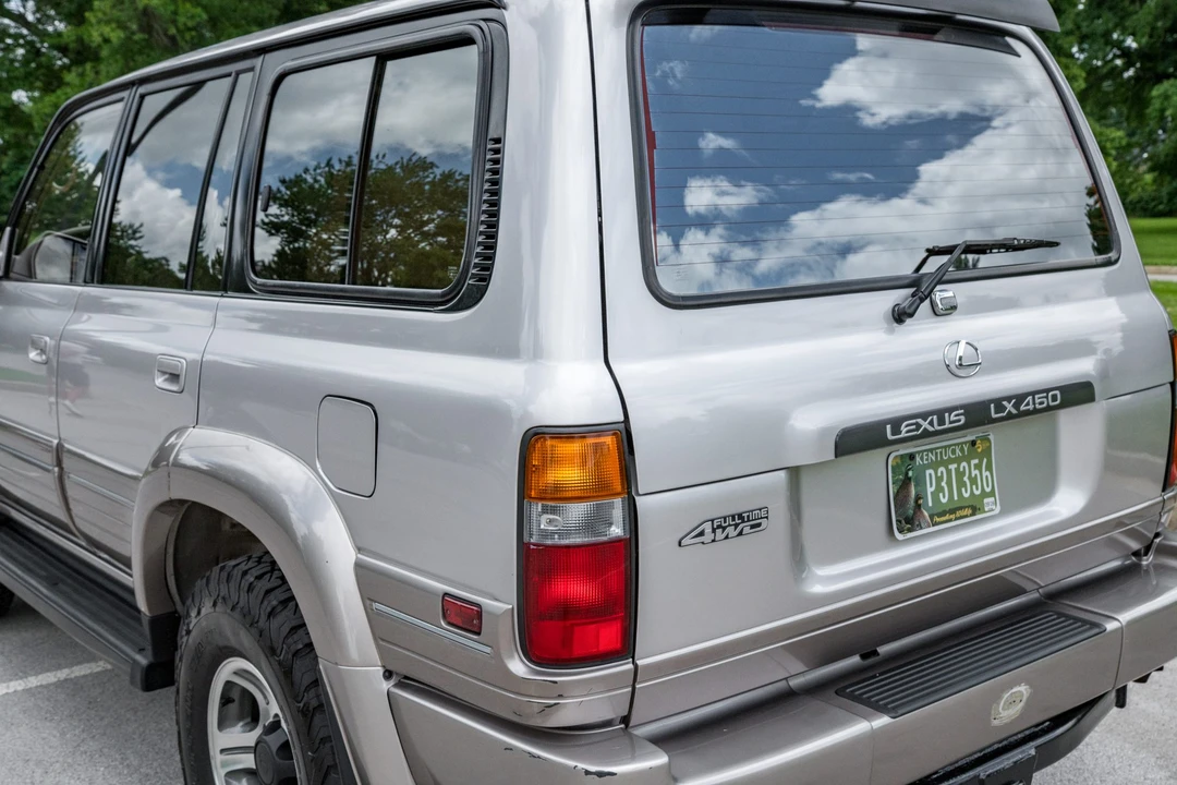 1996 Lexus LX 1st Gen - Image 18 of 31