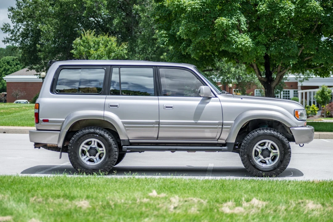 1996 Lexus LX 1st Gen - Image 9 of 31