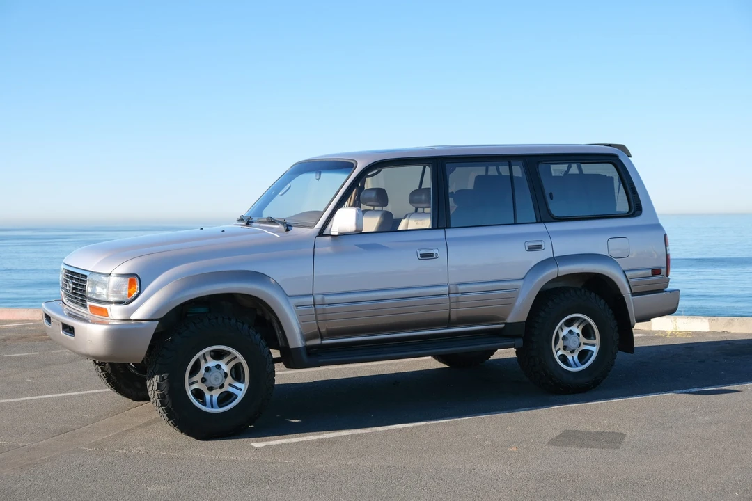 1996 Lexus LX 1st Gen - Image 4 of 31