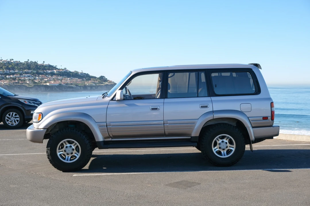 1996 Lexus LX 1st Gen - Image 5 of 31