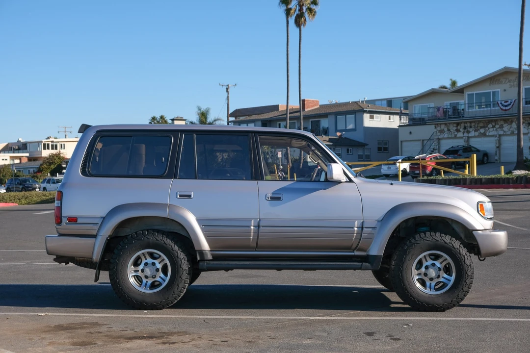 1996 Lexus LX 1st Gen - Image 13 of 31