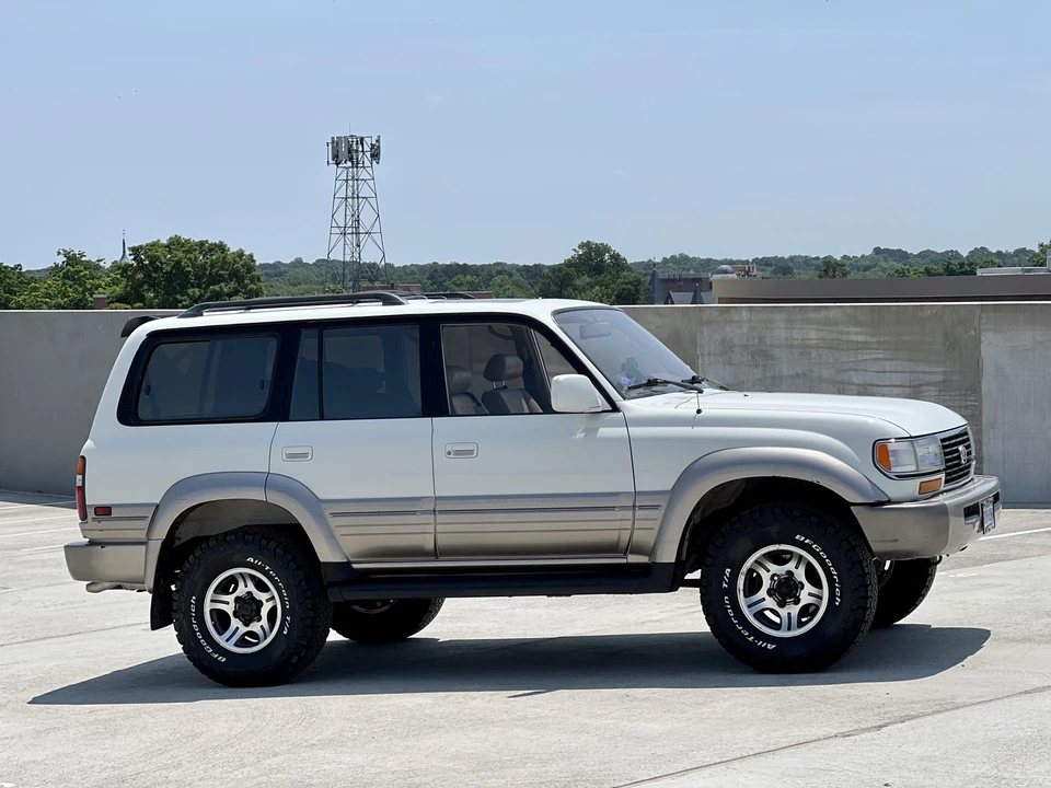 1996 Lexus LX 1st Gen - Image 17 of 31
