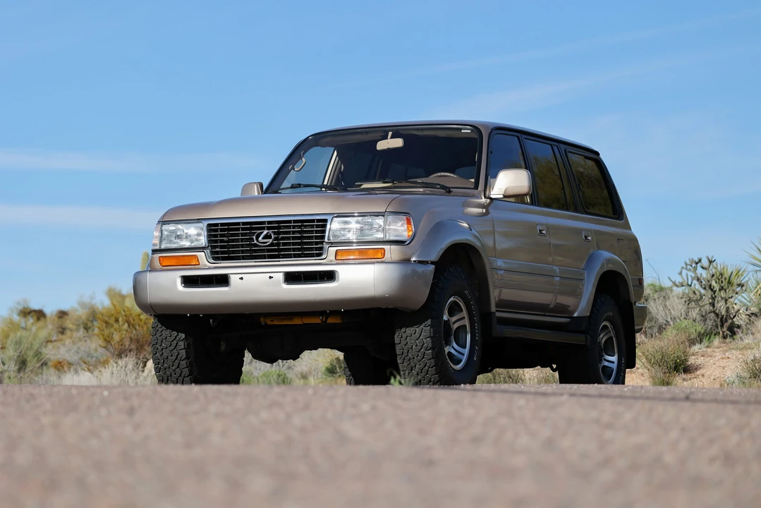 1996 Lexus LX 1st Gen - Image 4 of 31