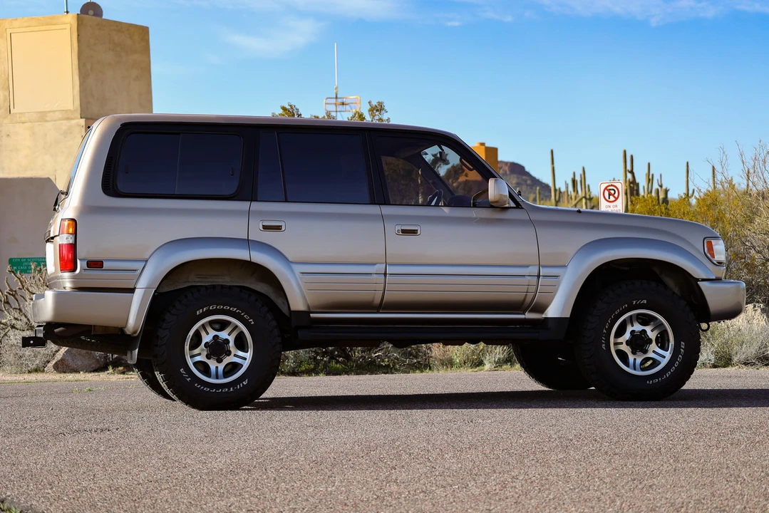 1996 Lexus LX 1st Gen - Image 11 of 31