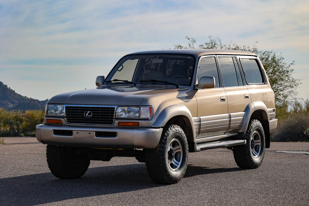 1996 Lexus LX 1st Gen - Image 5 of 31
