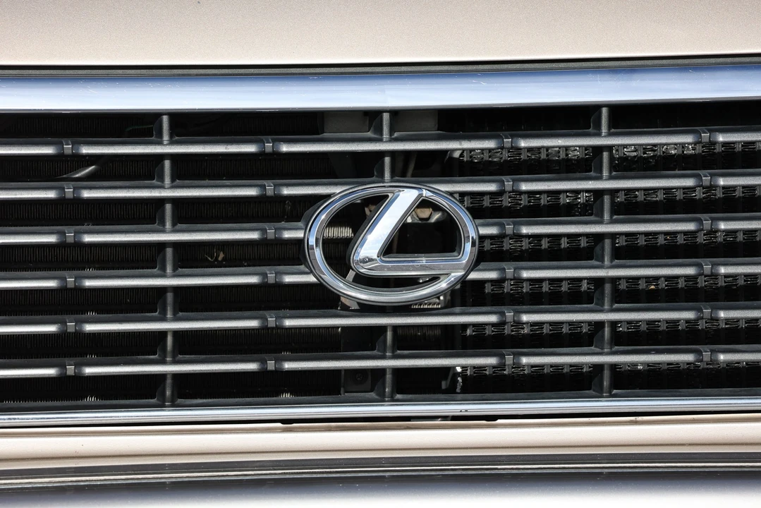 1996 Lexus LX 1st Gen - Image 23 of 31