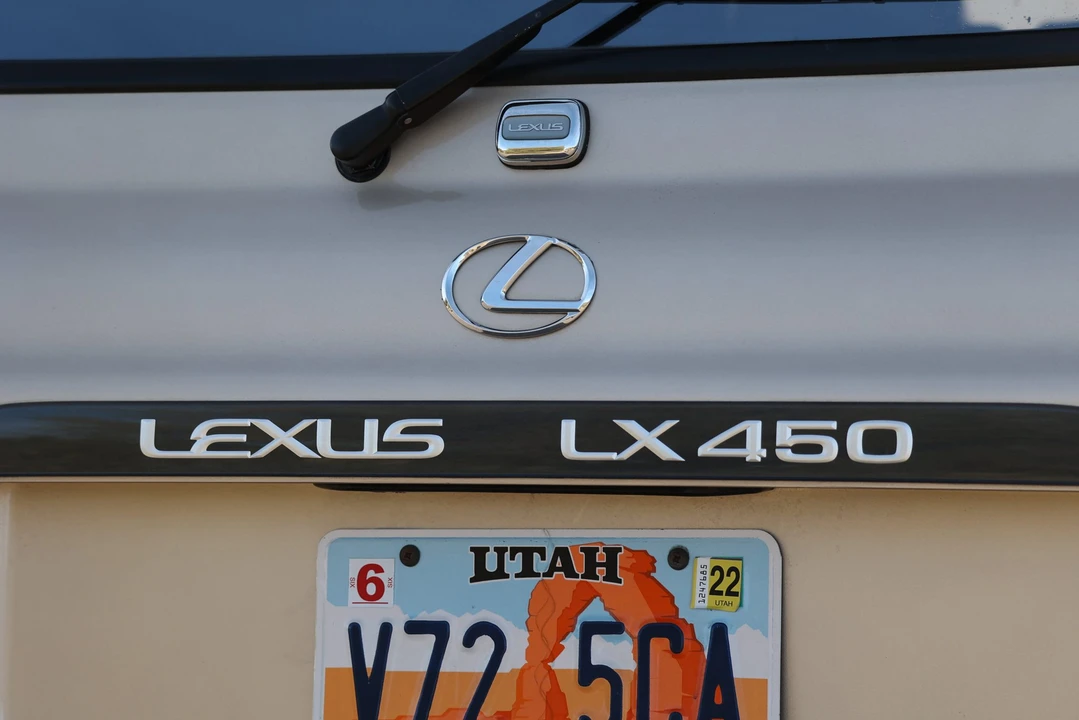 1996 Lexus LX 1st Gen - Image 25 of 31