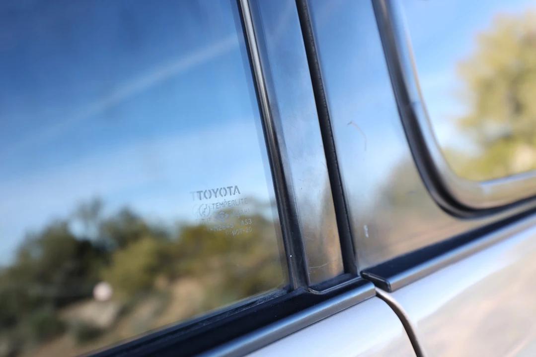 1996 Lexus LX 1st Gen - Image 29 of 31