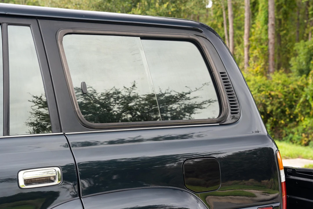 1996 Lexus LX 1st Gen - Image 26 of 31