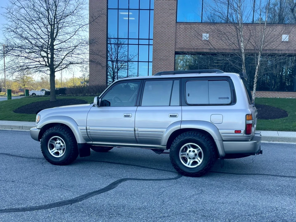 1996 Lexus LX 1st Gen - Image 17 of 31