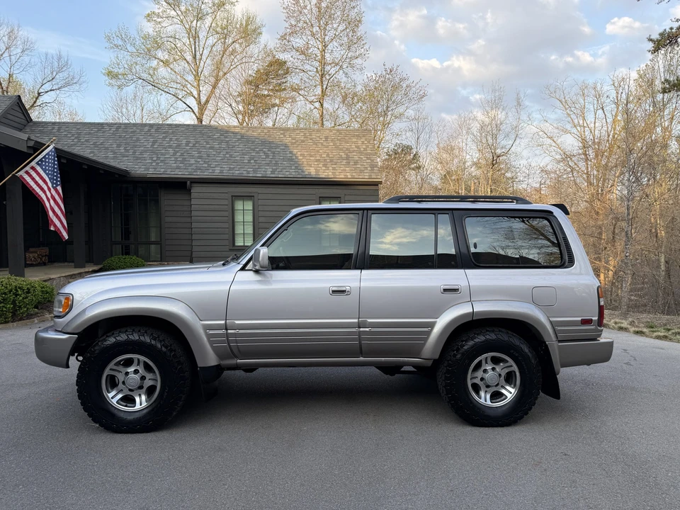 1996 Lexus LX 1st Gen - Image 11 of 31