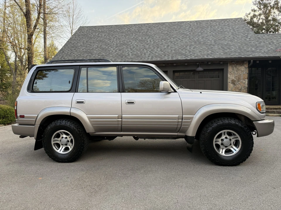 1996 Lexus LX 1st Gen - Image 19 of 31