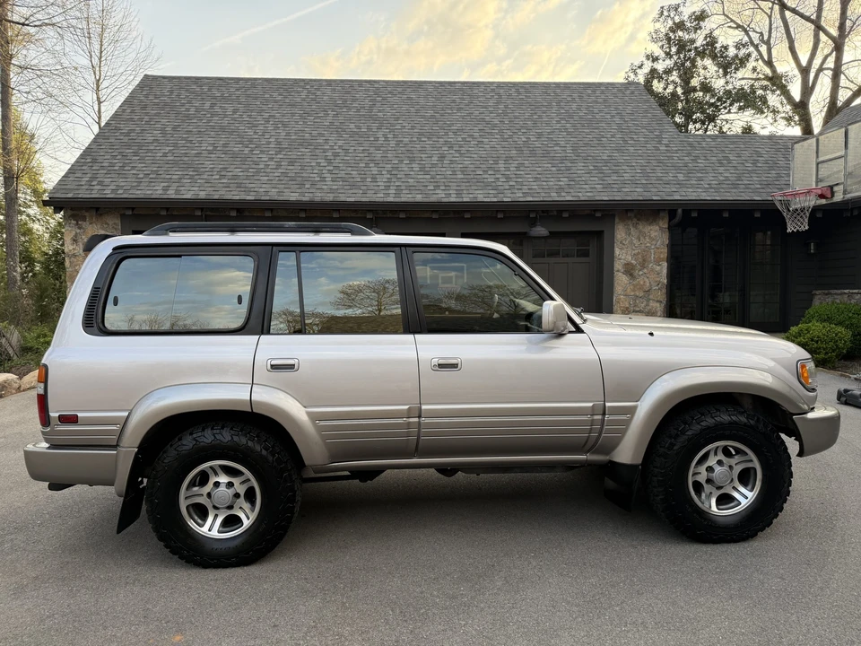 1996 Lexus LX 1st Gen - Image 18 of 31