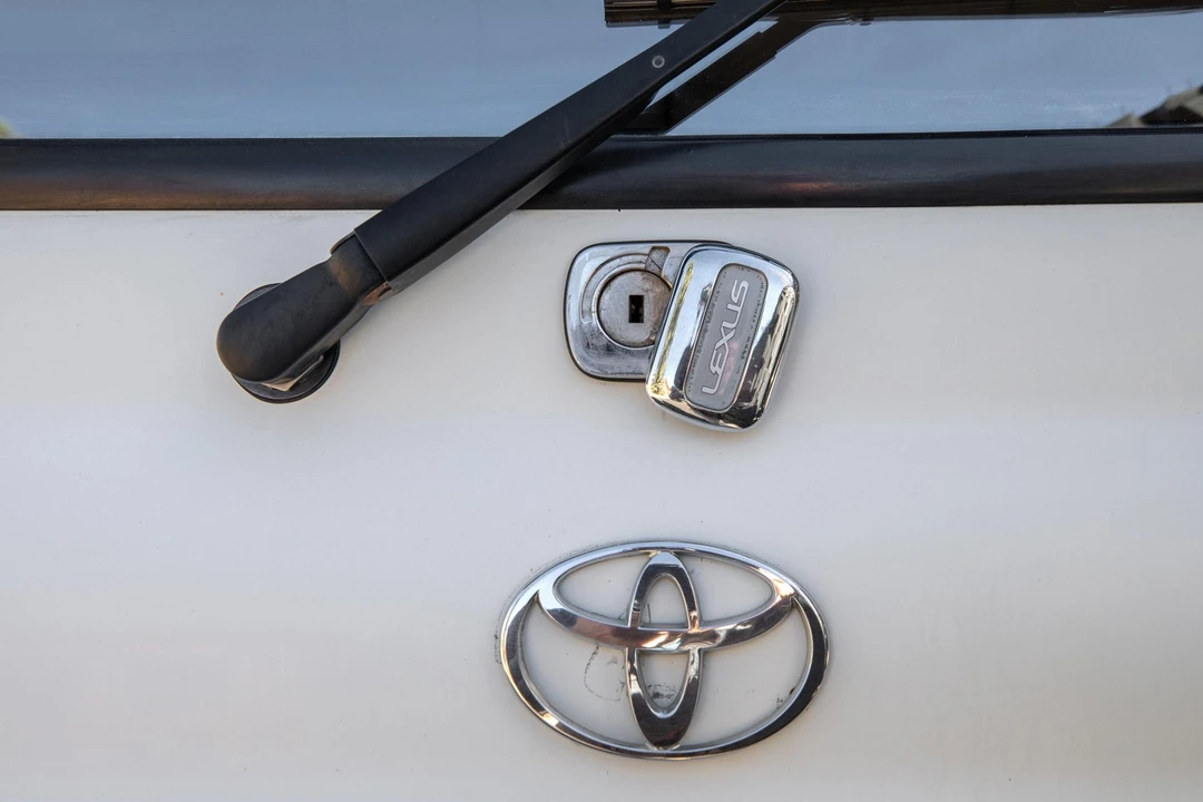 1996 Lexus LX 1st Gen - Image 12 of 31