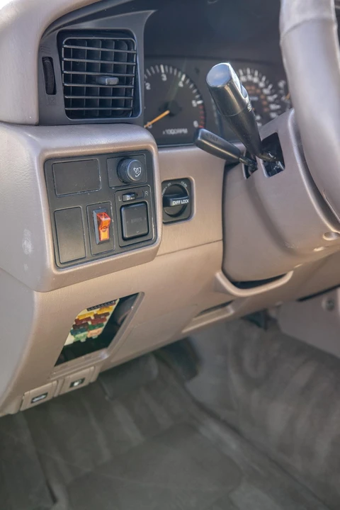 1996 Lexus LX 1st Gen - Image 27 of 31
