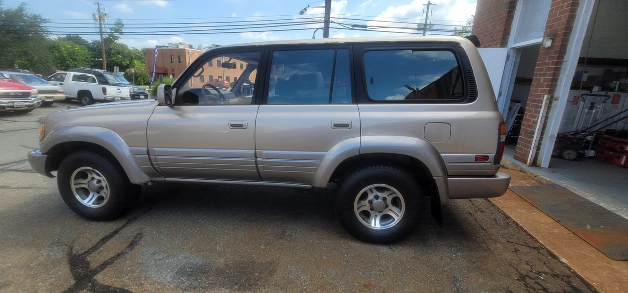 1996 Lexus LX 1st Gen - Image 4 of 31