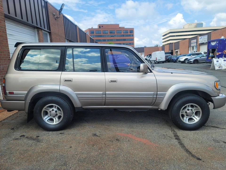 1996 Lexus LX 1st Gen - Image 8 of 31