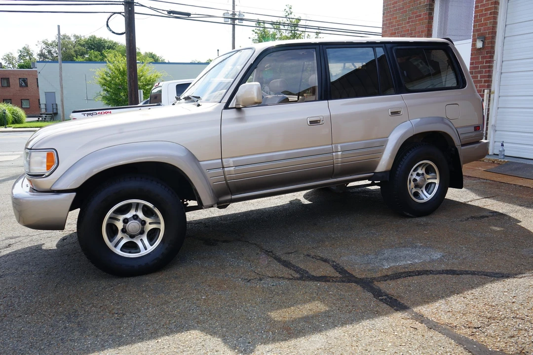 1996 Lexus LX 1st Gen - Image 13 of 31