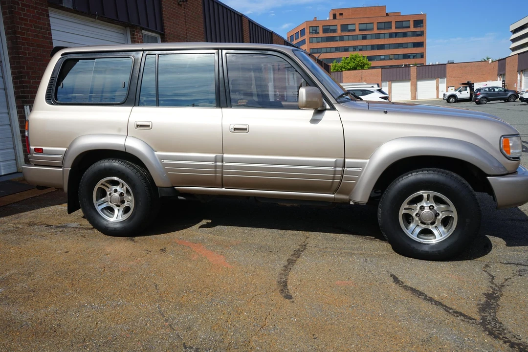 1996 Lexus LX 1st Gen - Image 21 of 31