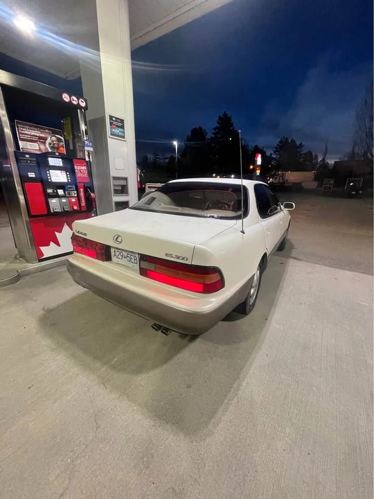 1996 Lexus ES 2nd Gen - Image 2 of 3