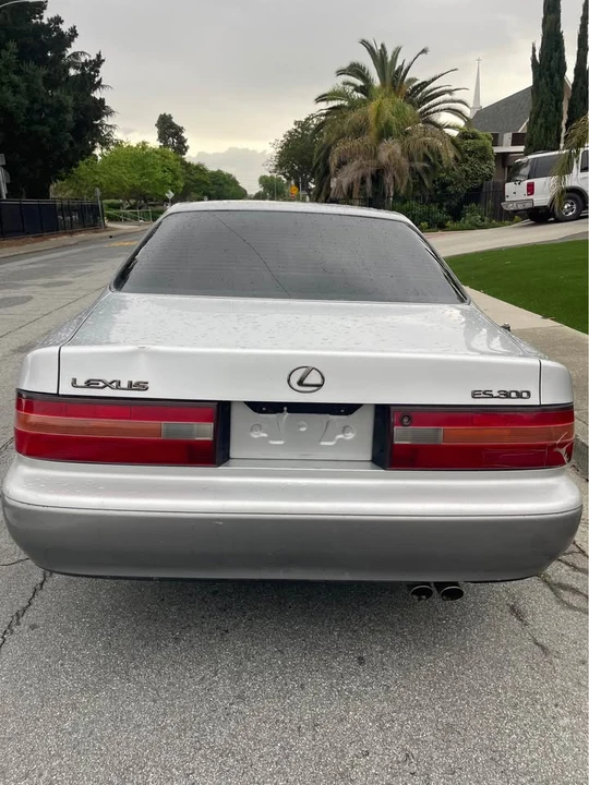 1996 Lexus ES 2nd Gen - Image 2 of 13