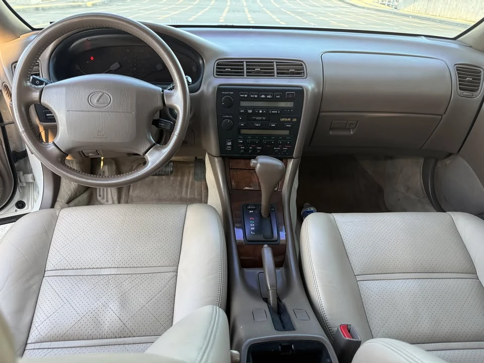 1996 Lexus ES 2nd Gen - Image 8 of 10