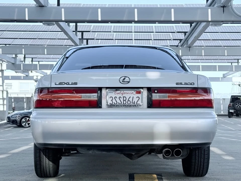 1996 Lexus ES 2nd Gen - Image 2 of 10