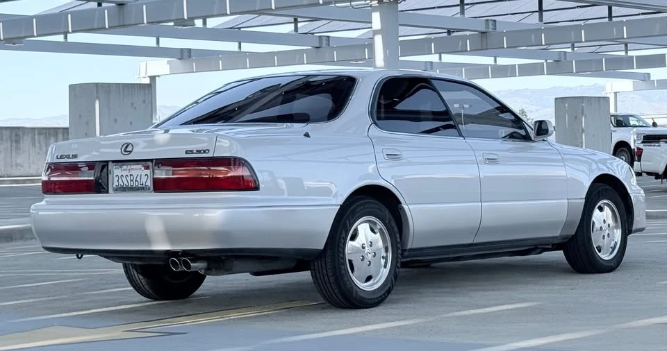 1996 Lexus ES 2nd Gen - Image 3 of 10