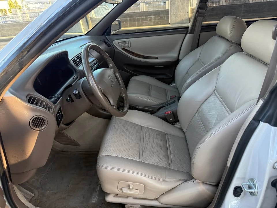 1996 Lexus ES 2nd Gen - Image 10 of 10